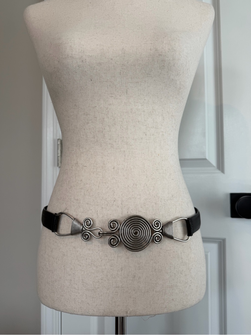 Chico’s Women’s Genuine Leather Spiral Silver Boho Western Belt Sz Medium/Large